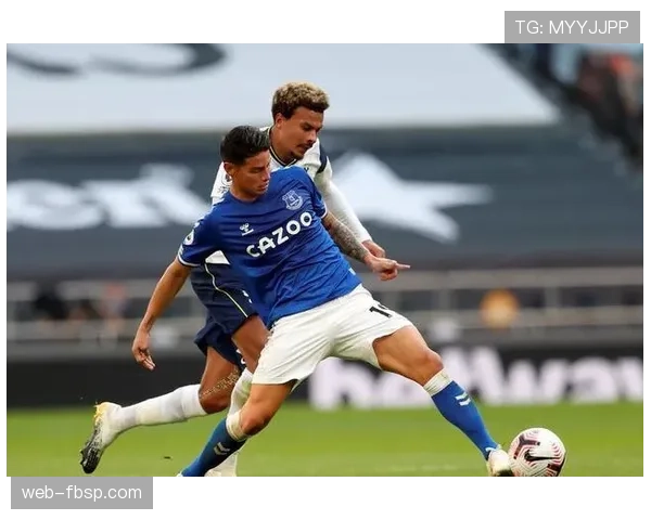 任意球规则：九点一五米退让、开球生效与裁判判罚要点