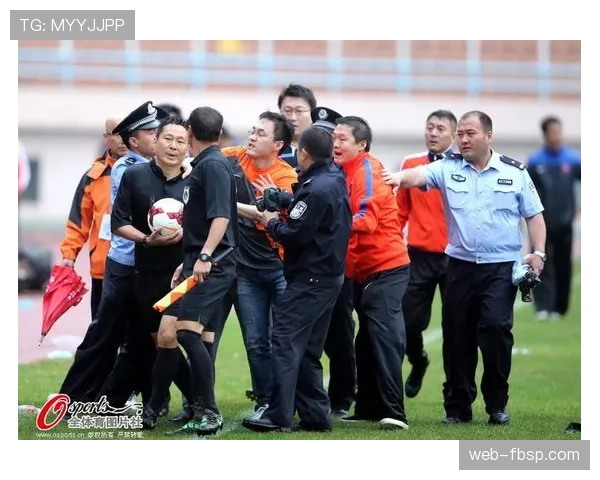 比赛暂停规则详解：裁判判罚时机与影响解析