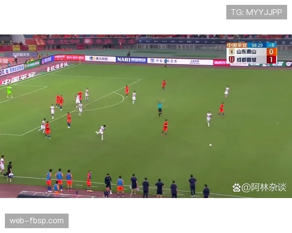 VAR介入后为何有时不改判？揭秘足球视频裁判的判罚逻辑