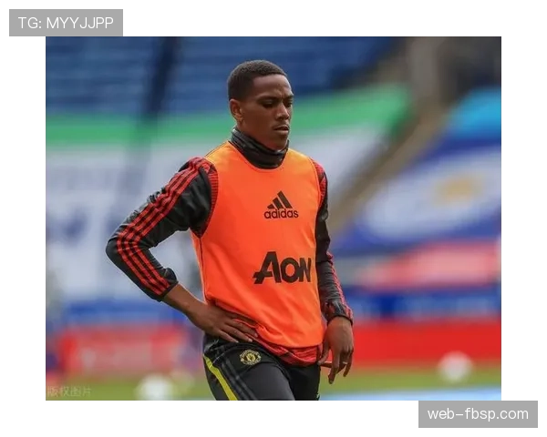 普里查德无球跑动制造空位，三分效率领跑替补席